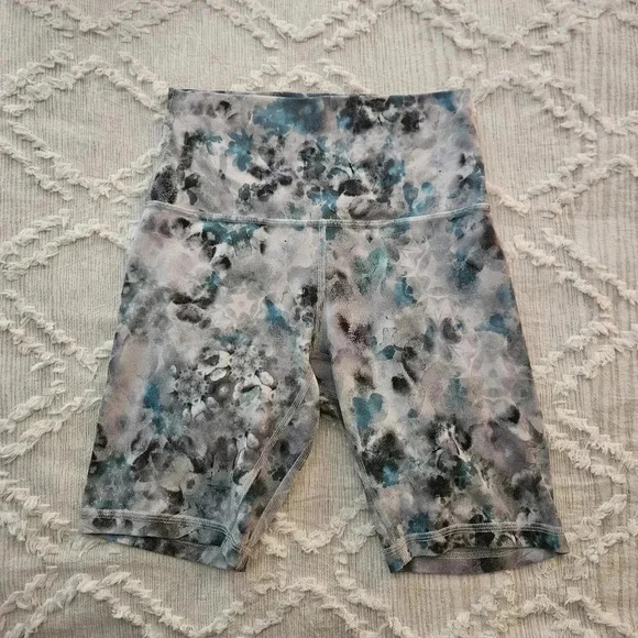 Lululemon Align 6in Biker Shorts in Kaleidofloral Multi Size 4 - Picture 2 of 7